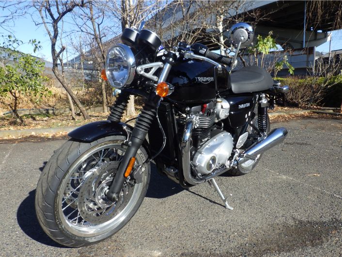 THruXTON_Dad71_左フロント