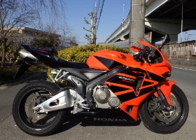 CBR600RR/PC37