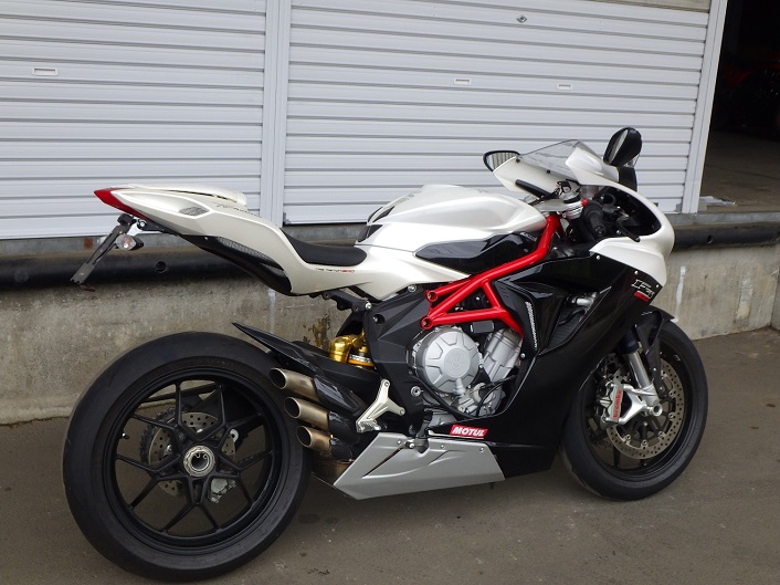 F3 800