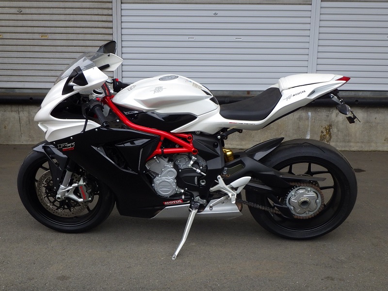 F3 800