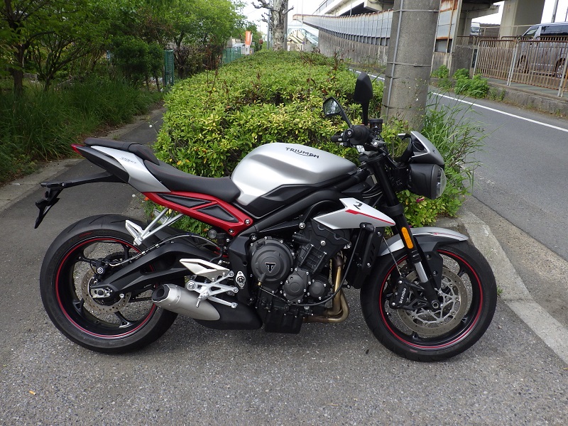triumph_streettriple-r_low